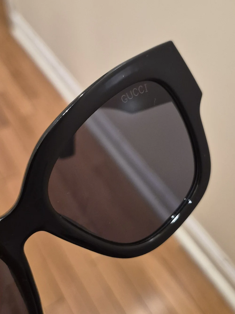 Gucci Black Women's Oversized Sunglasses with Dark Gray Lenses